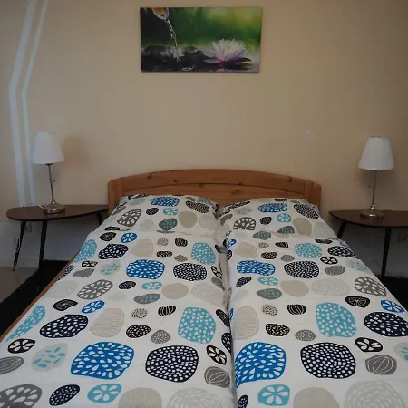 Apartament Uni *